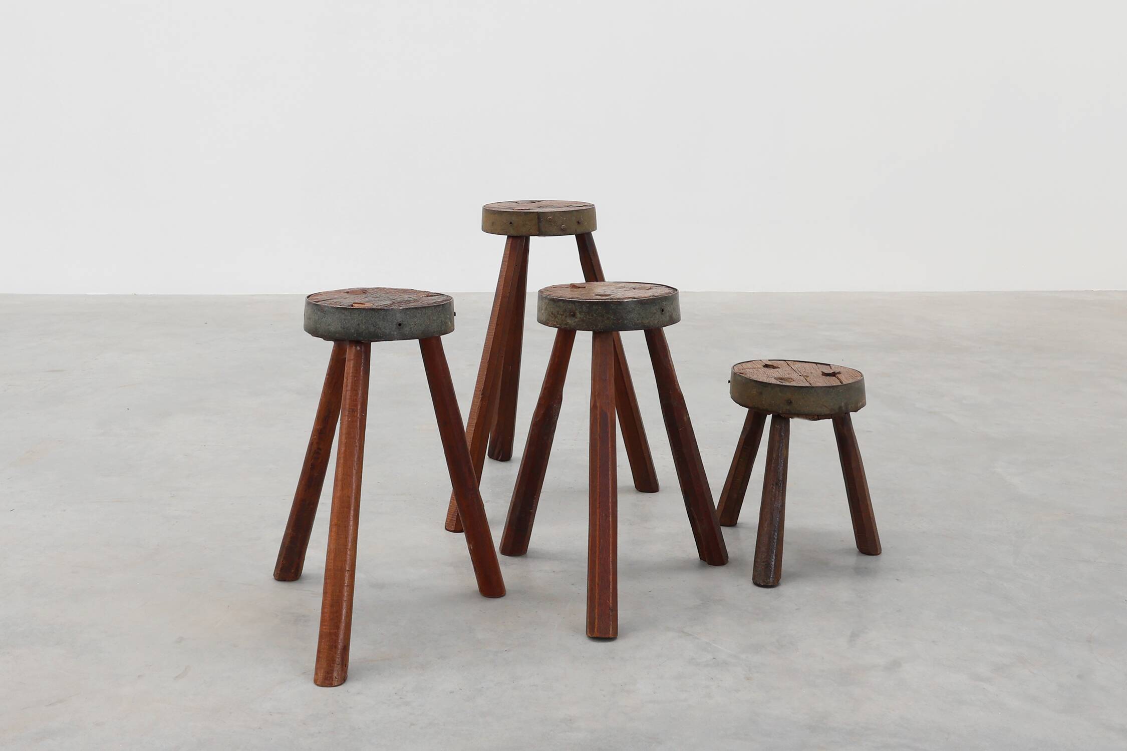 Brutalist French solid oak tripod stool with metal rim, 1850s