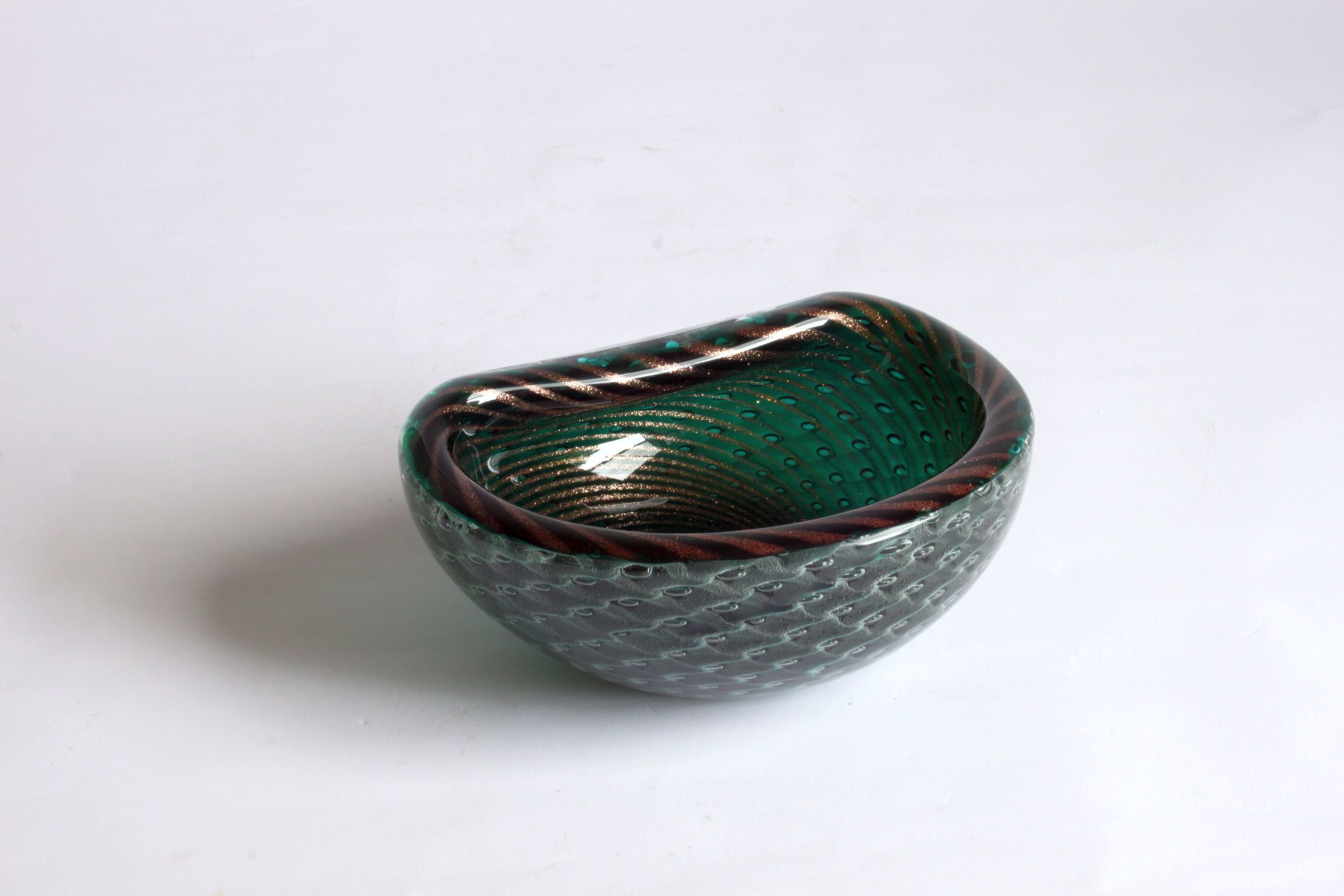 Gold flecked green bullicante and filigrana bowl, Murano 1950.