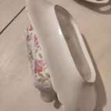 Sauceboat with sealed saucer