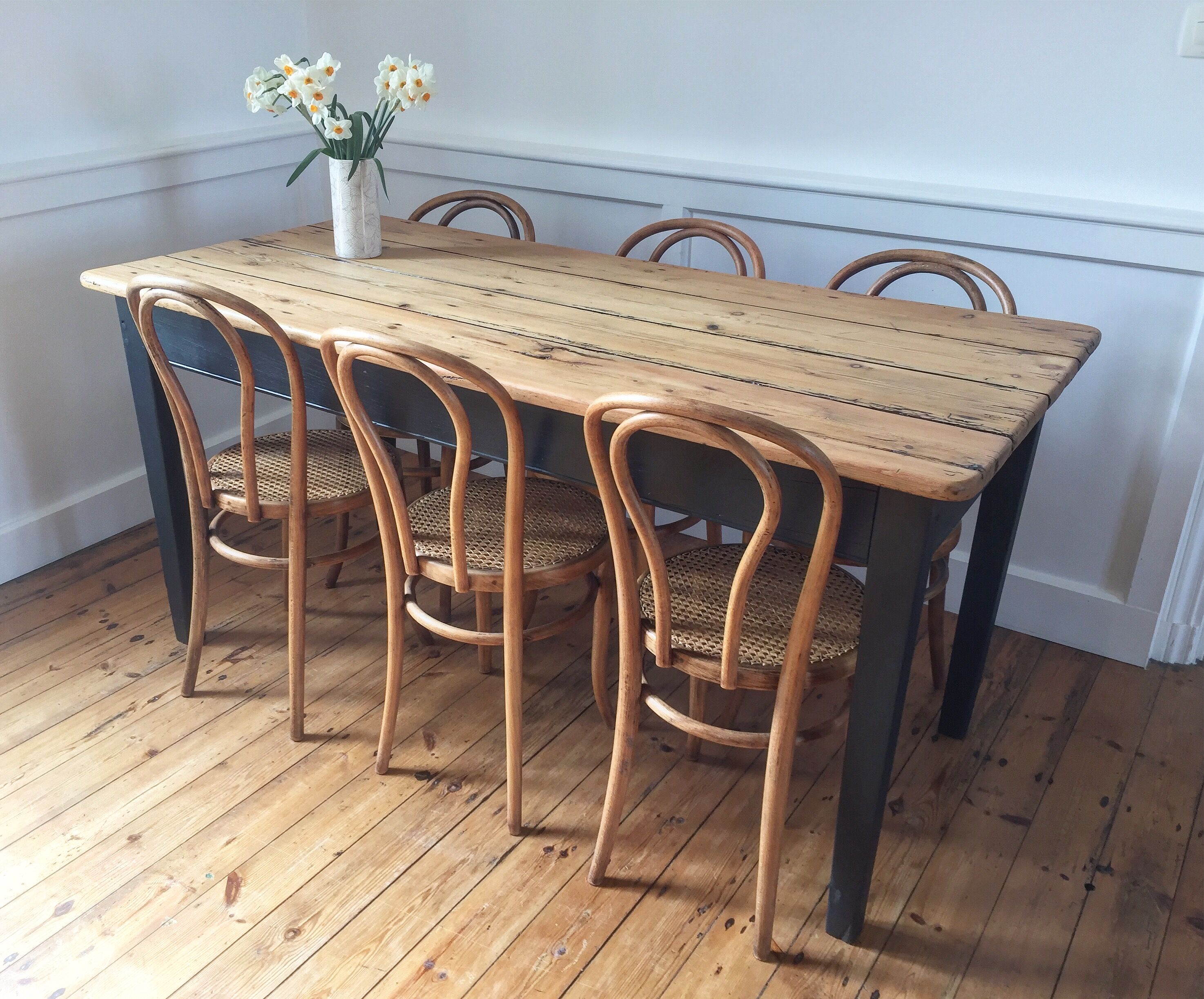 Farm table