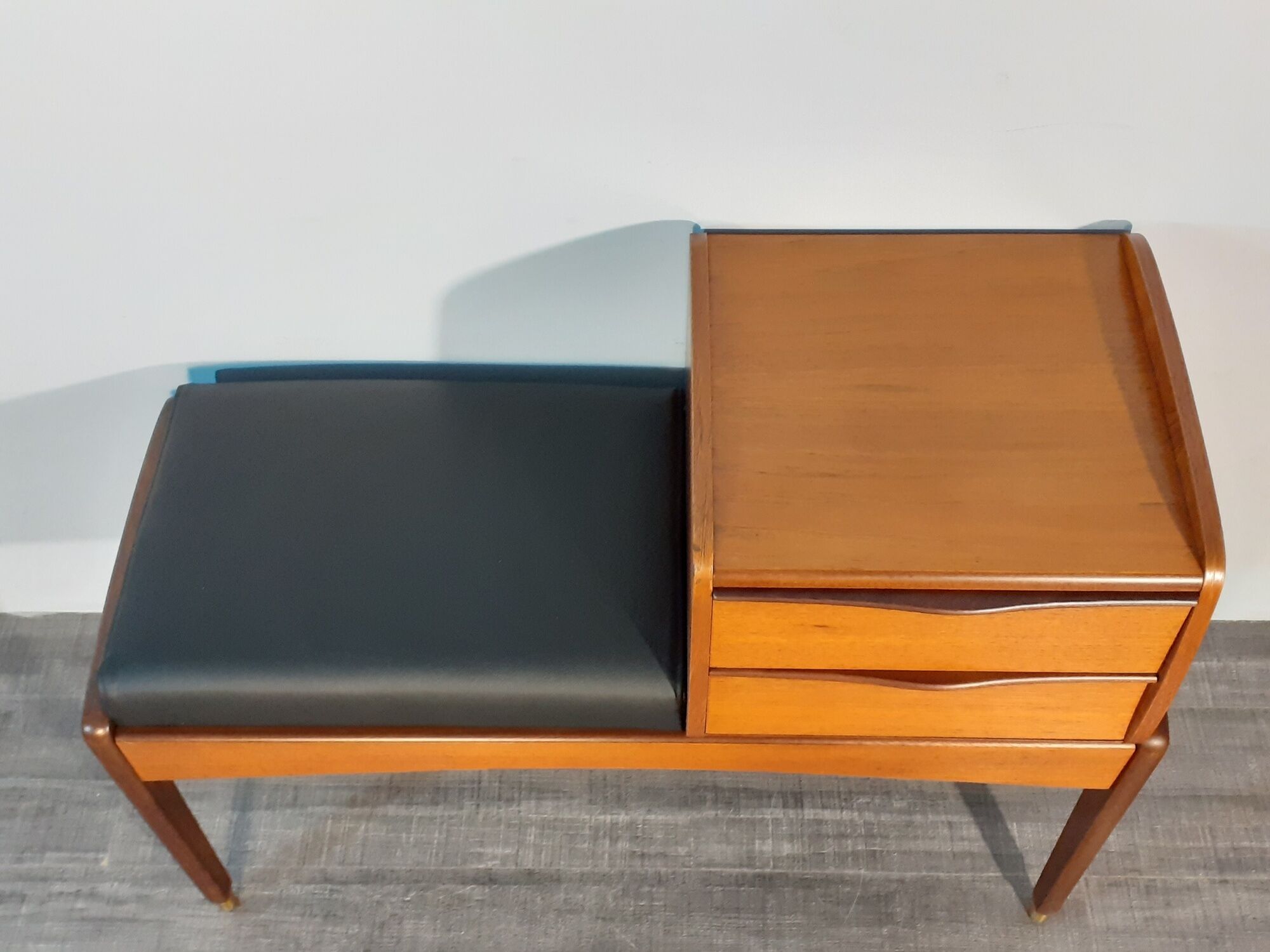 Bench phone 2 drawers in teck and black leather 1970