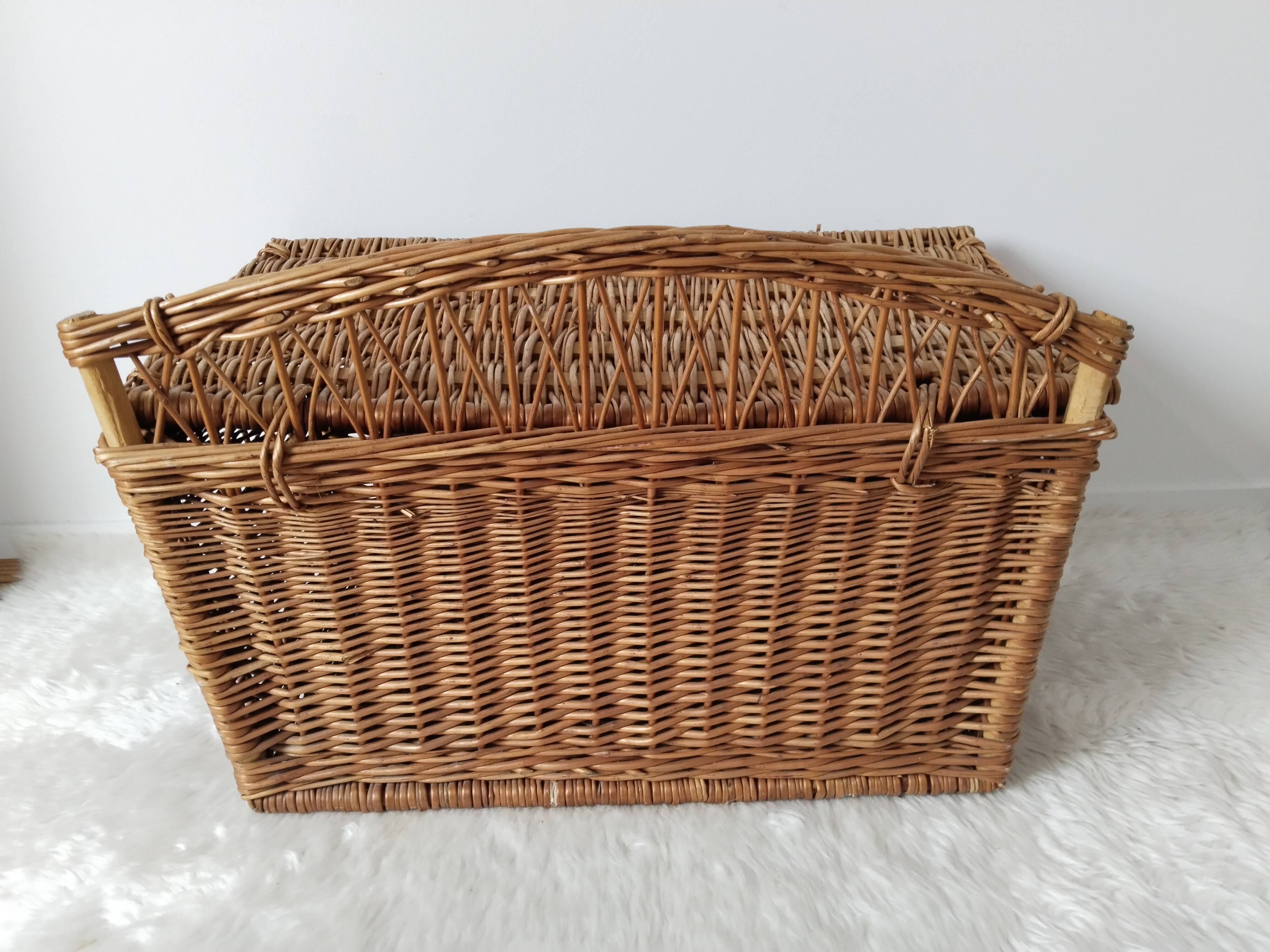 Old toy box in rattan, wicker, bench, end of bed
