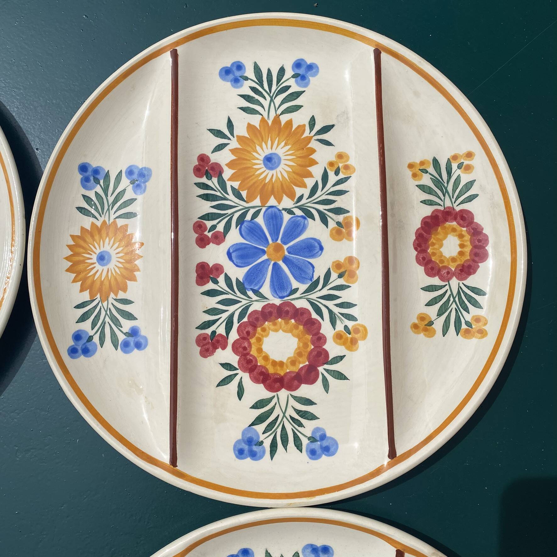 Assiettes décor floral peint Printemps