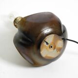 Très belle lampe de table en céramique des années 1960 avec abat-jour en tissu d'origine.