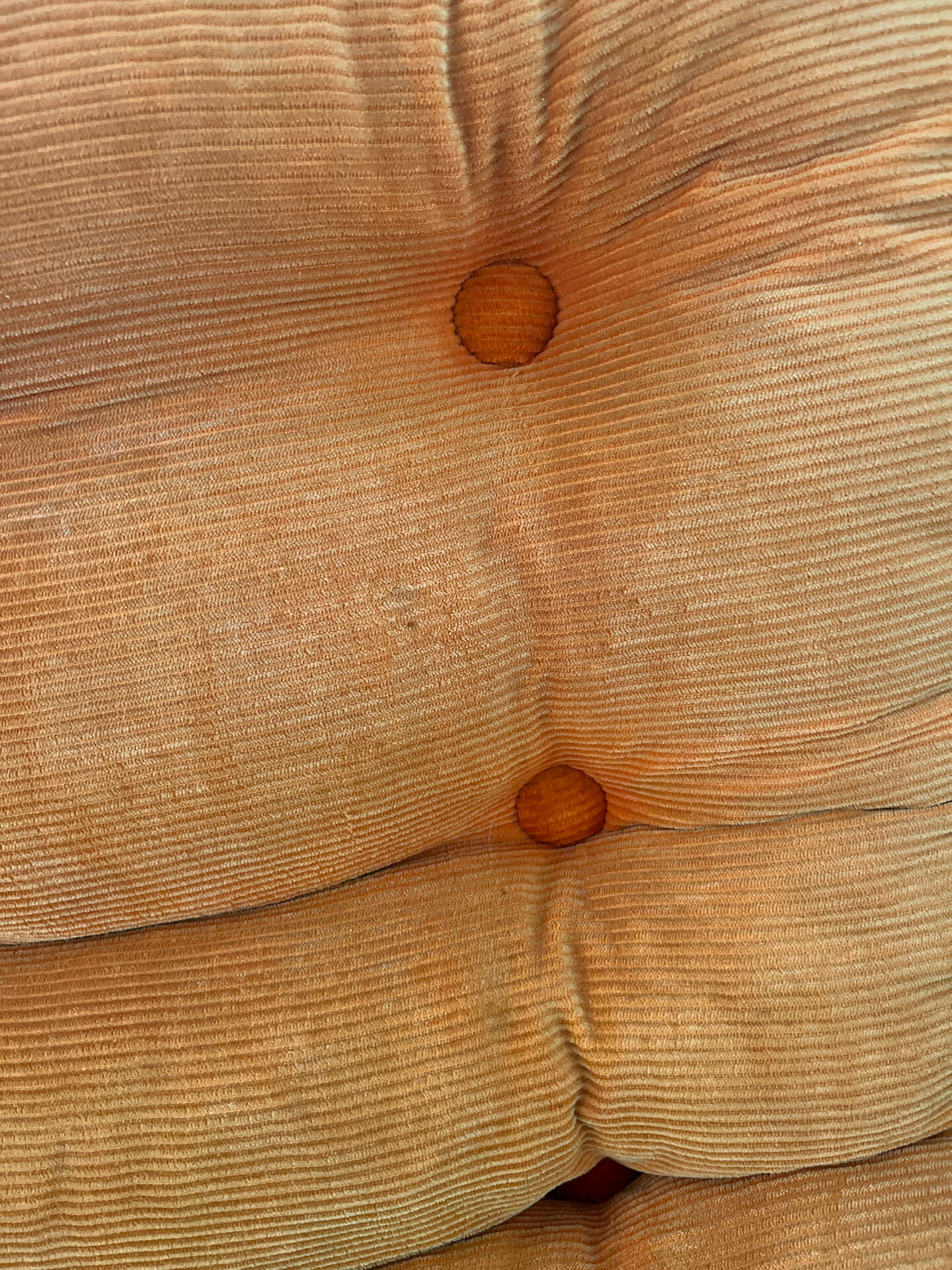 2 fauteuils en velours orange Vintage année 1974