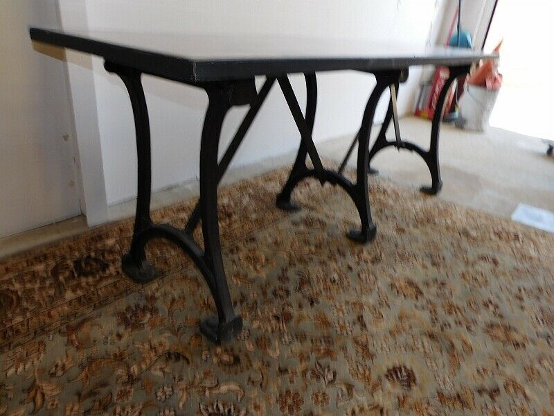 Table cast foot and zinc tray
