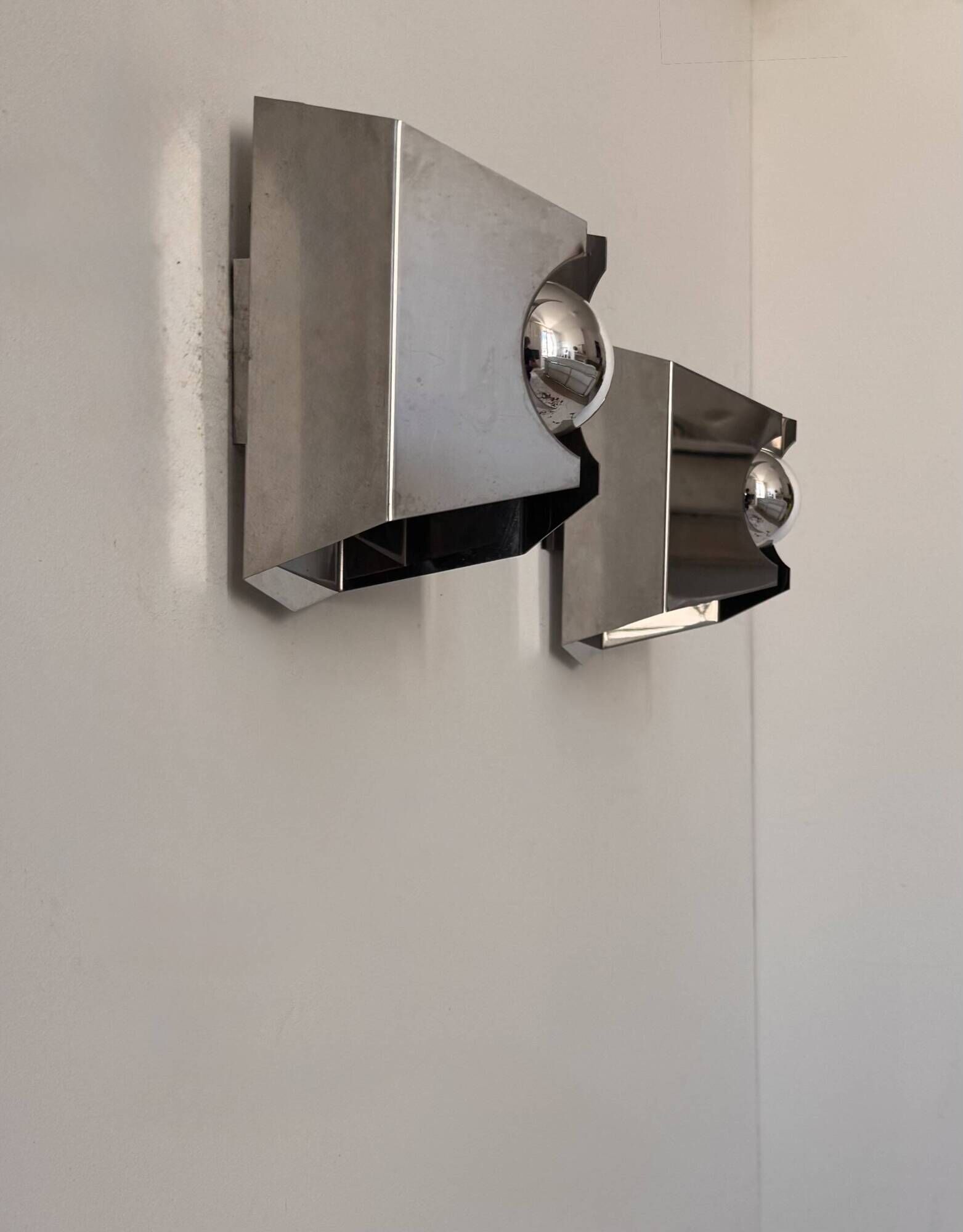 Pair of vintage geometric wall lights in chrome metal, France 1970.