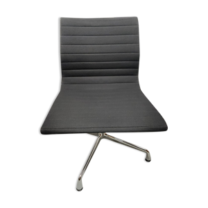 chaise modèle ea106