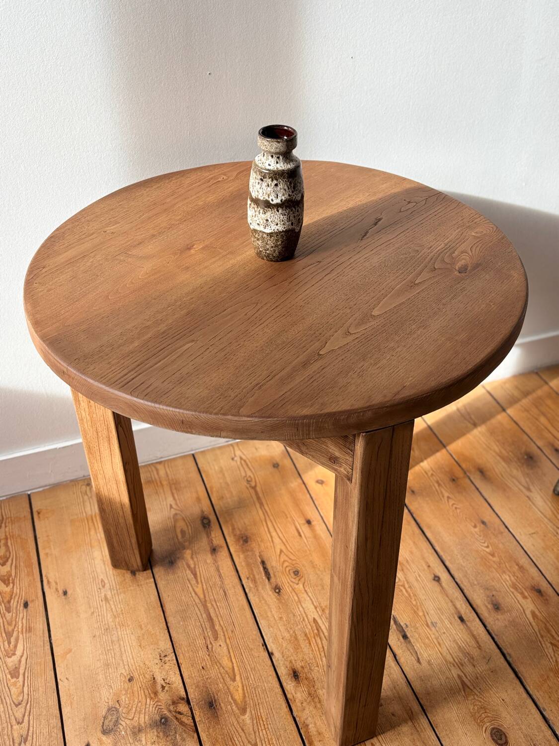 Tripod round table in solid oak