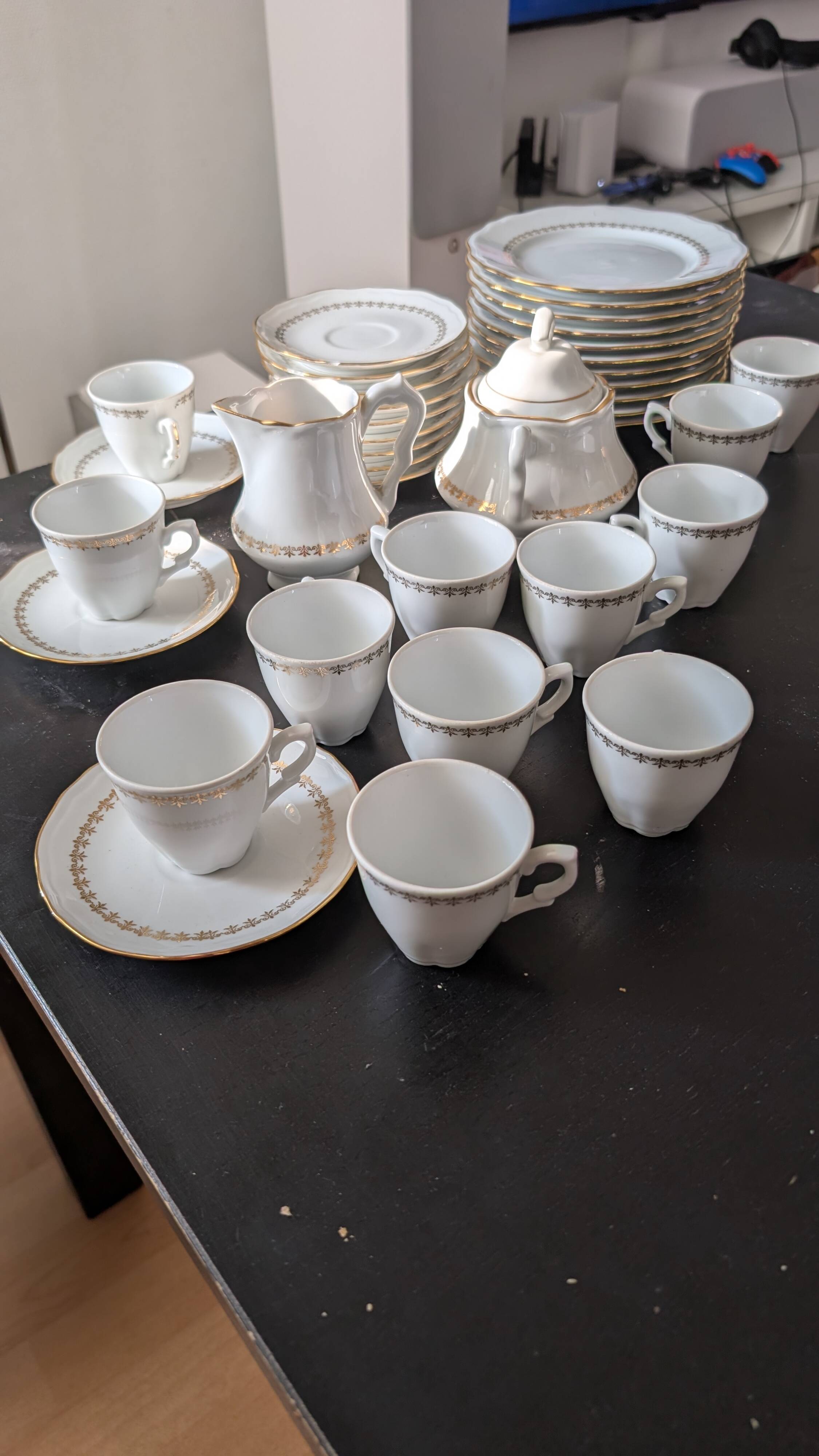 Coffee and dessert service 37 pieces porcelain Louroiux - Ph. Deshoulieres