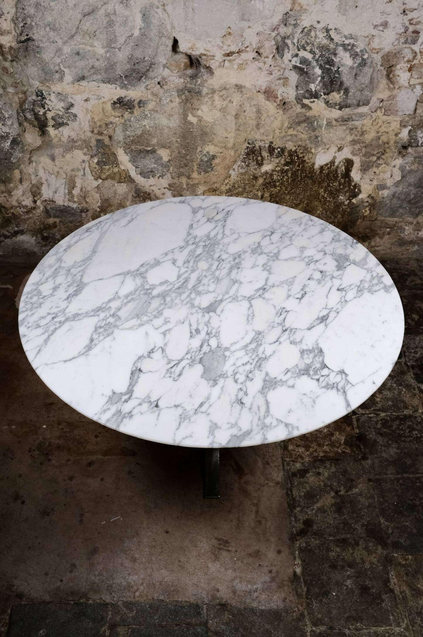 Large table ronde en marbre de Carrare, Italie, 1970s