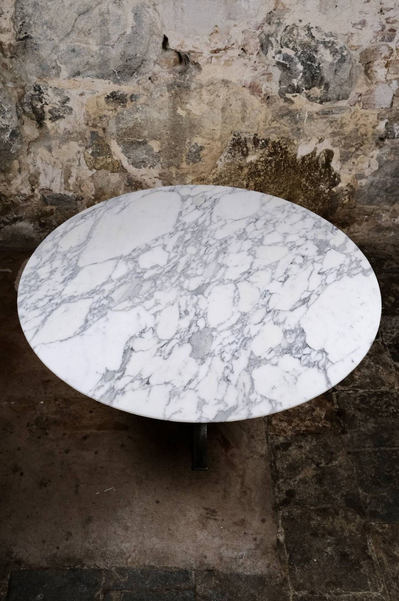 Large table ronde en marbre de Carrare, Italie, 1970s