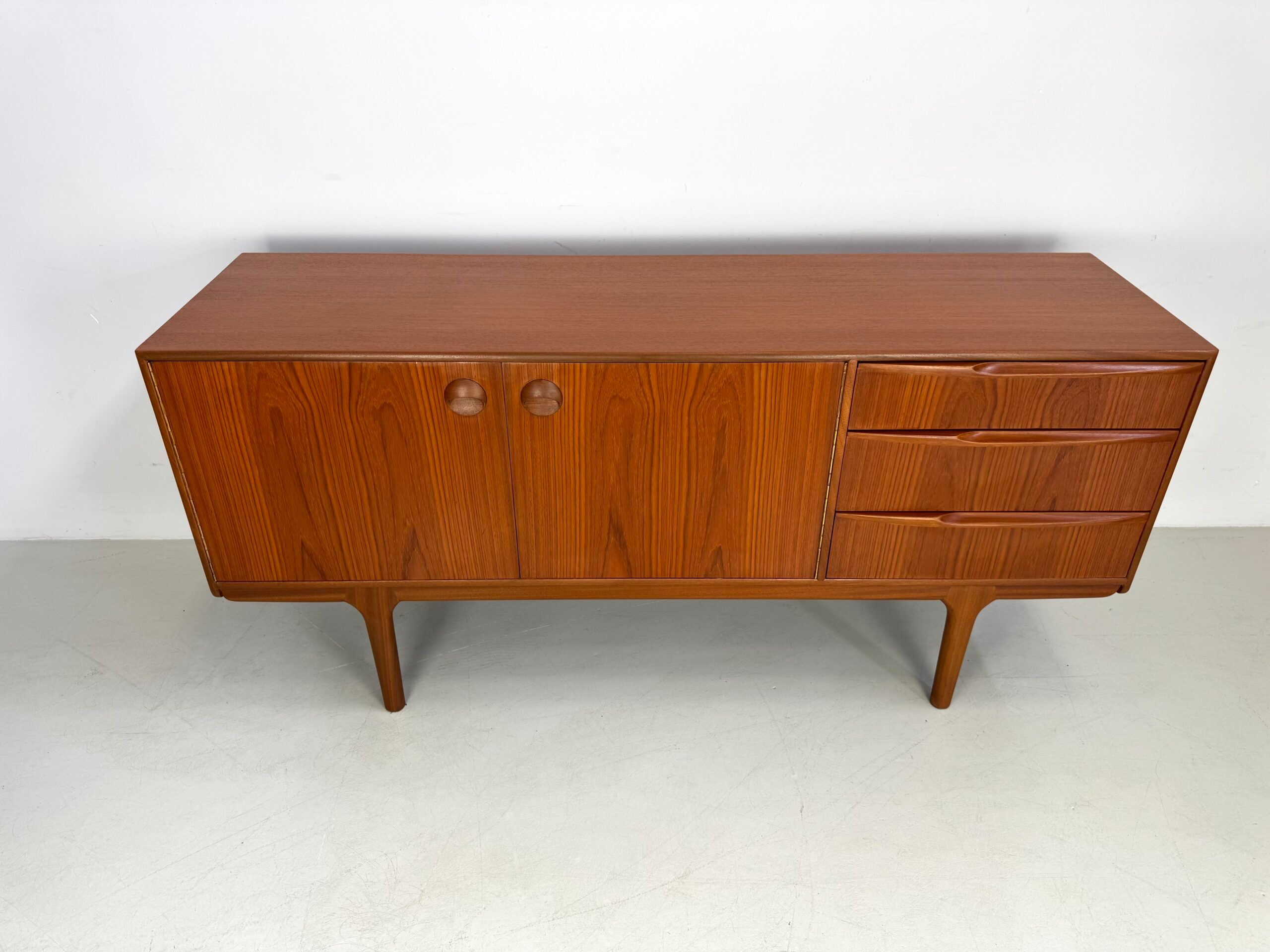 Vintage sideboard McIntosh "Torpedo"