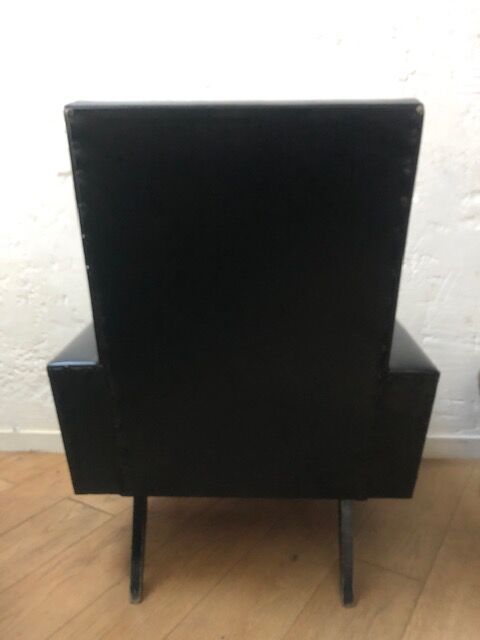 Vintage armchair in red and black skaï