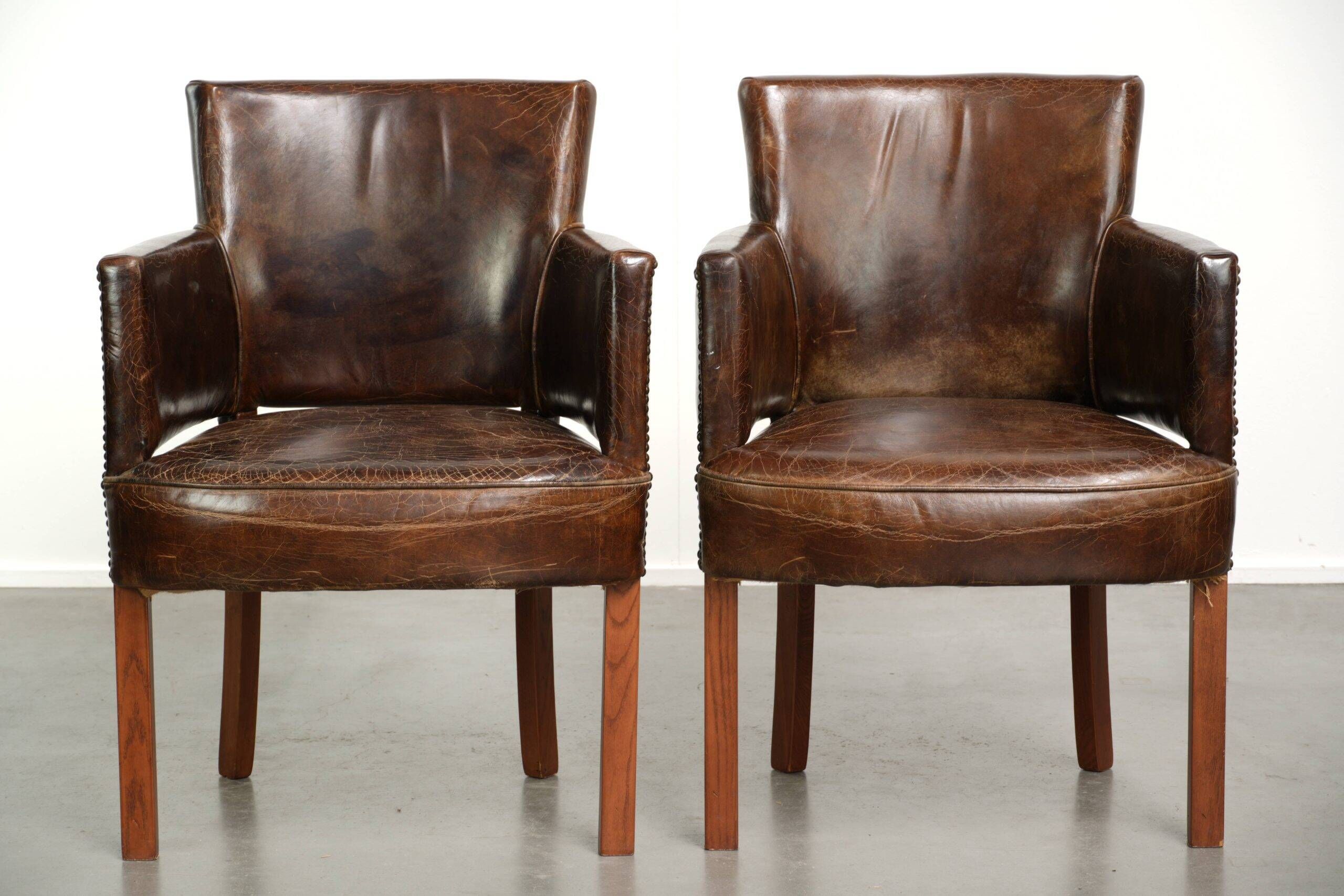 Characterful set of 6 cowhide dining chairs made of grained leather