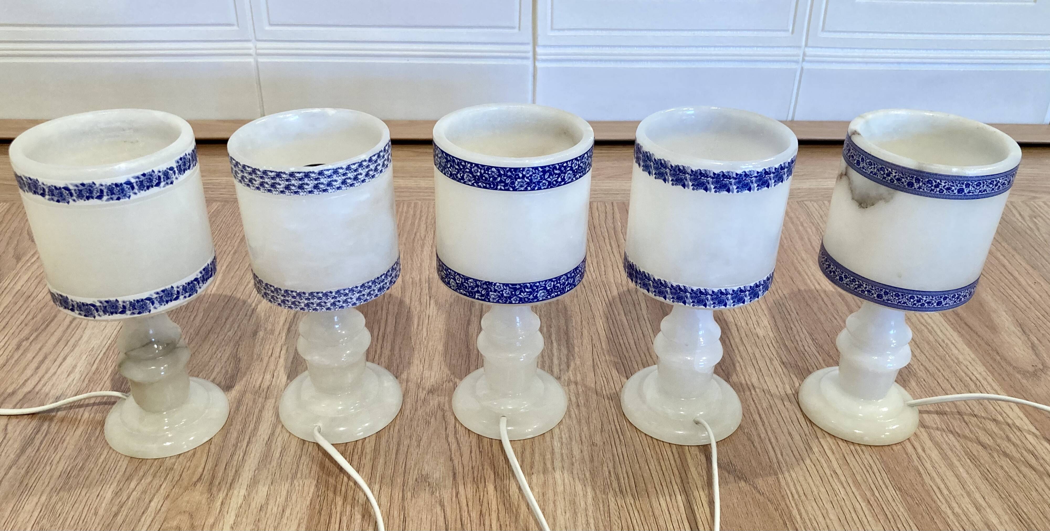 Ensemble de cinq lampes en albâtre design 1950.