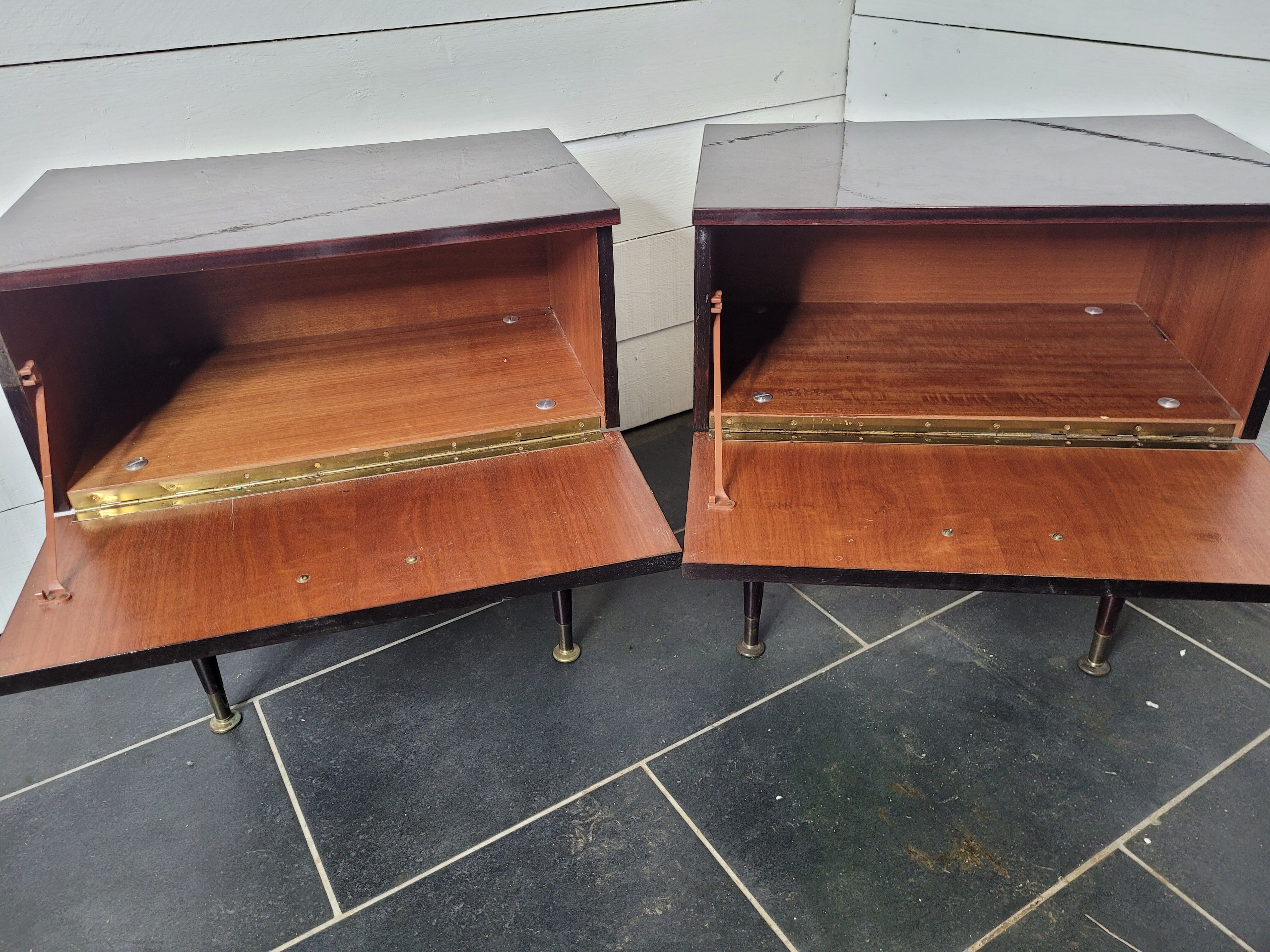 Paire de tables de chevet en acajou