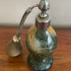 Flacon parfum avec poire