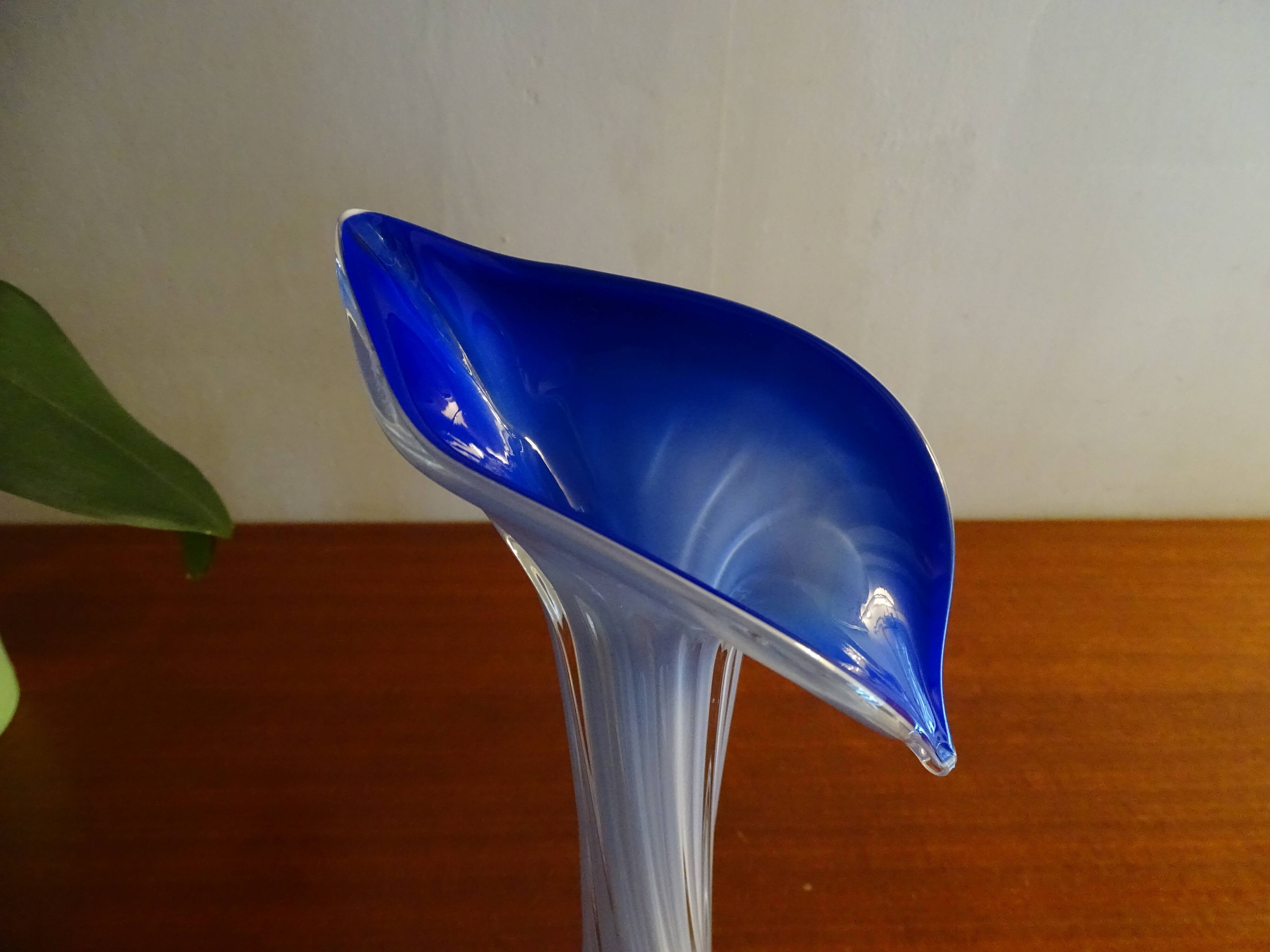 Murano glass vase twisted flower neck