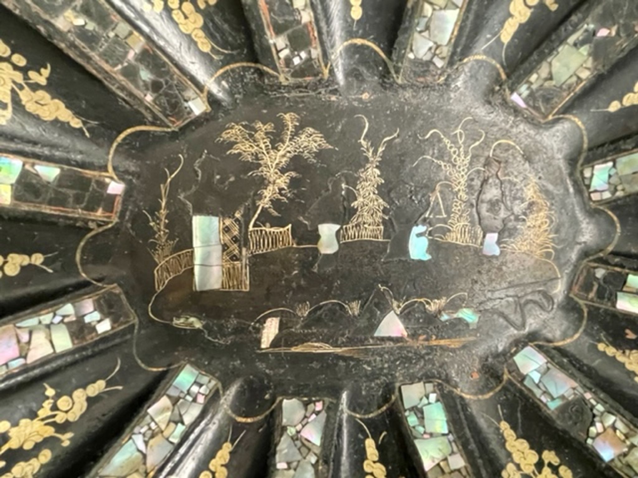 Empty basket pocket Napoleon III wood inlaid with mother-of-pearl.