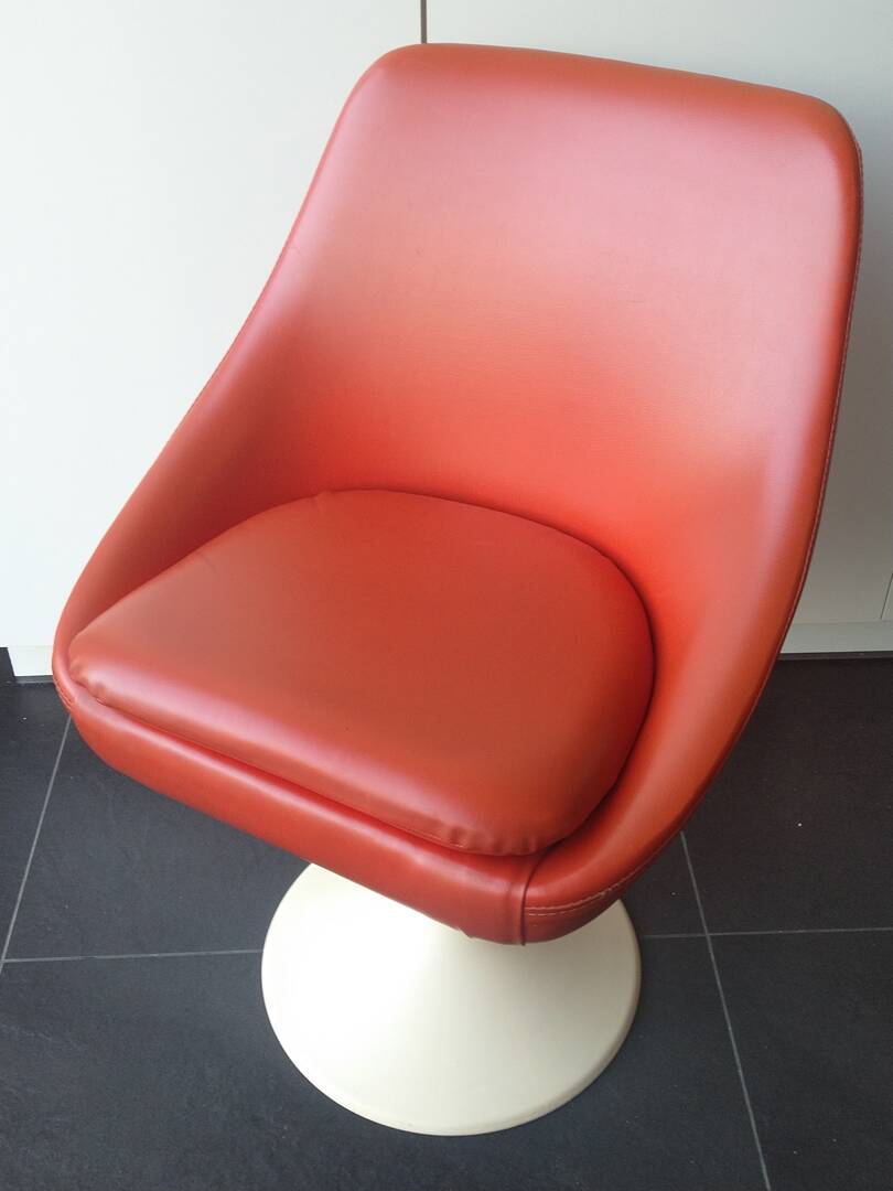 Chaise baquet vintage orange (plastique + cuir)
