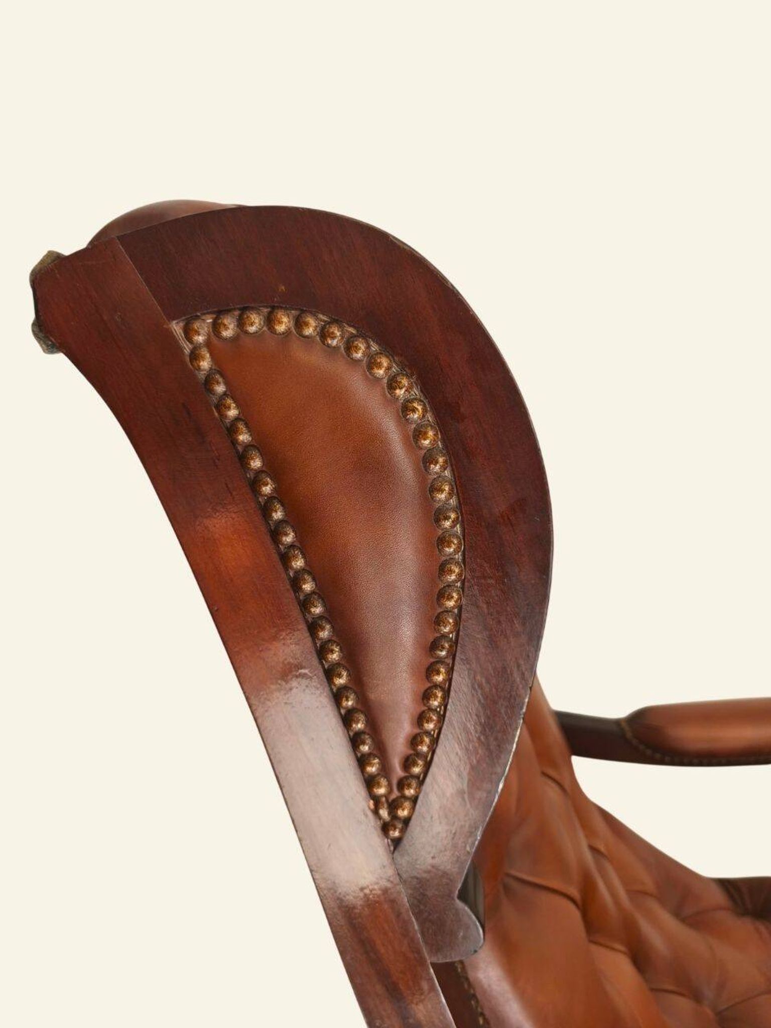 Fauteuil à bascule avec repose-pieds, bois et cuir capitonné