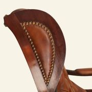 Fauteuil à bascule avec repose-pieds, bois et cuir capitonné