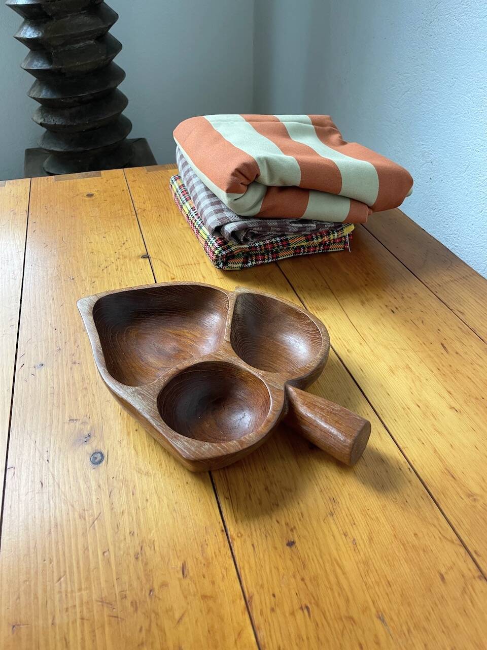 Wooden aperitif dish or teak pocket emptier