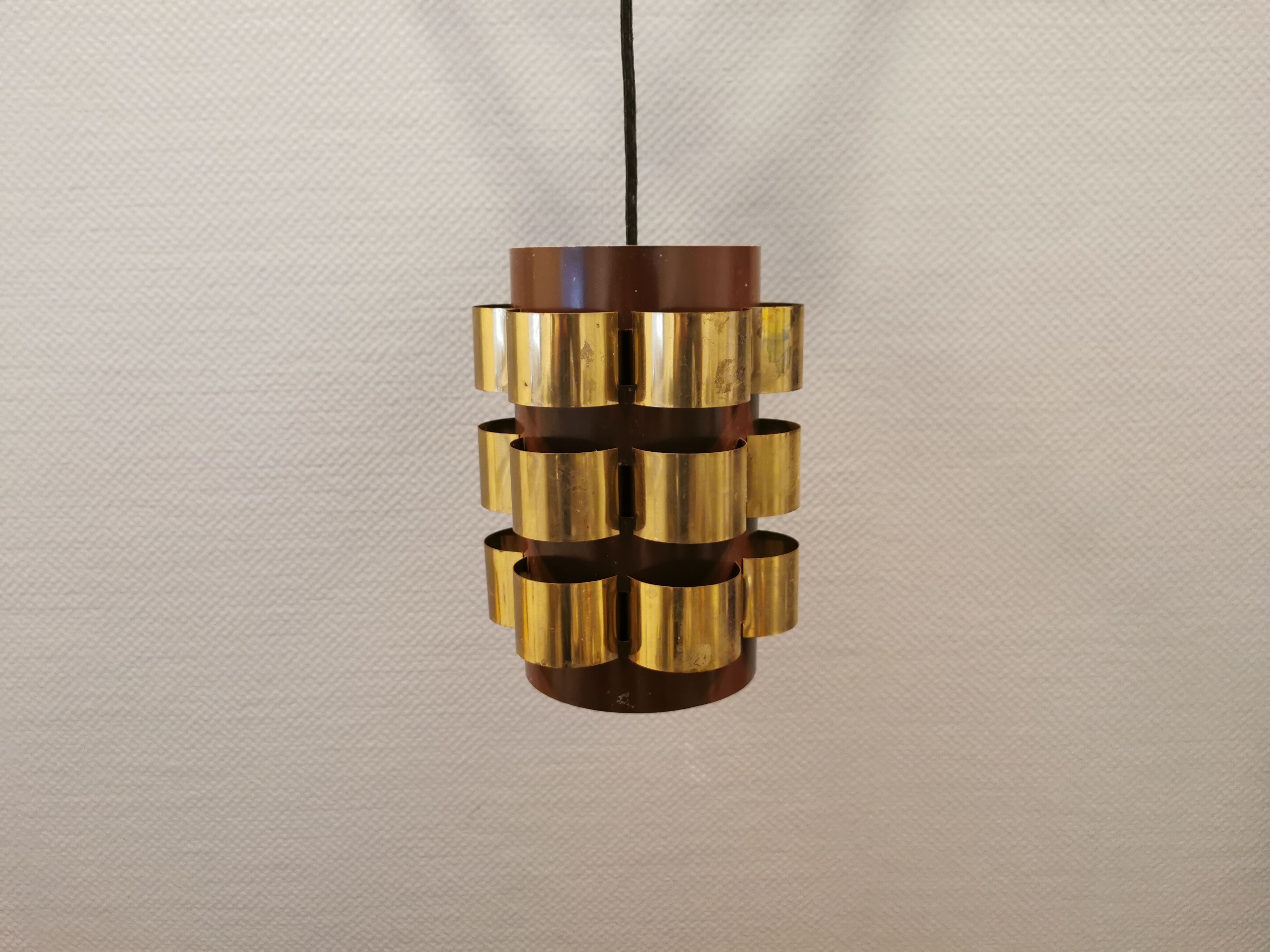 Danish hanging lamp from the 70s, in thin cut metal.