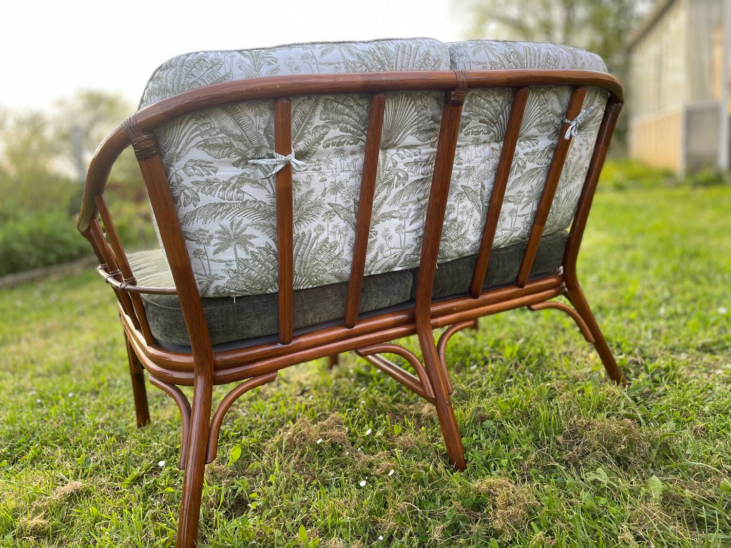 2-seater rattan bench