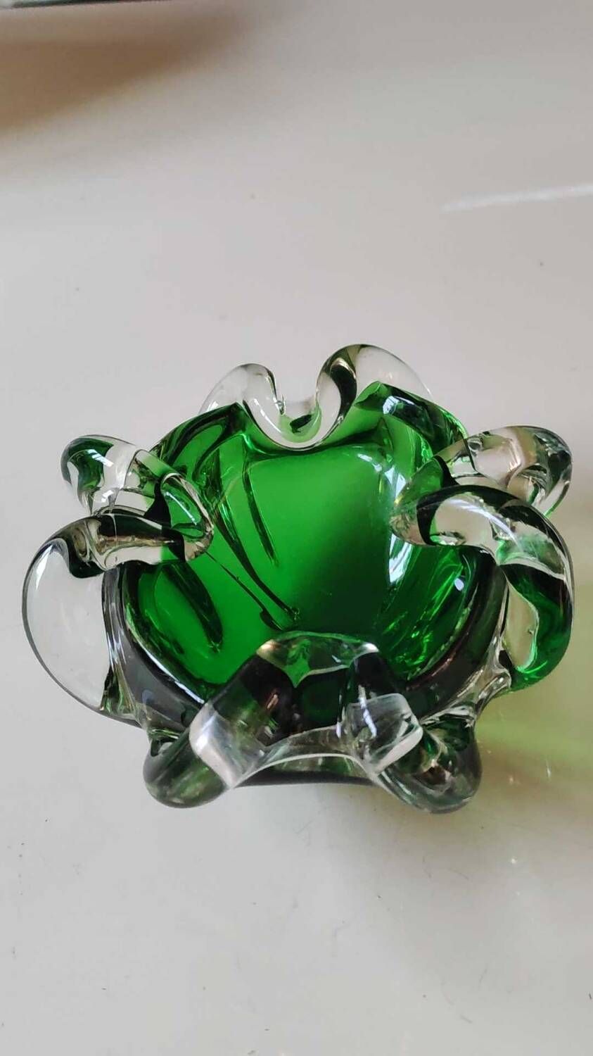 Pocket/ashtray in blown Murano art glass. Organic floral shape