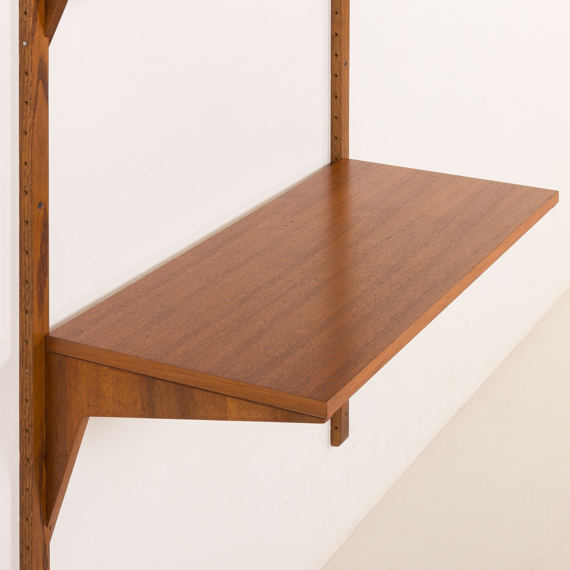 Danish mid-century walnut shelving unit in the style of Poul Cadovius, 1960s