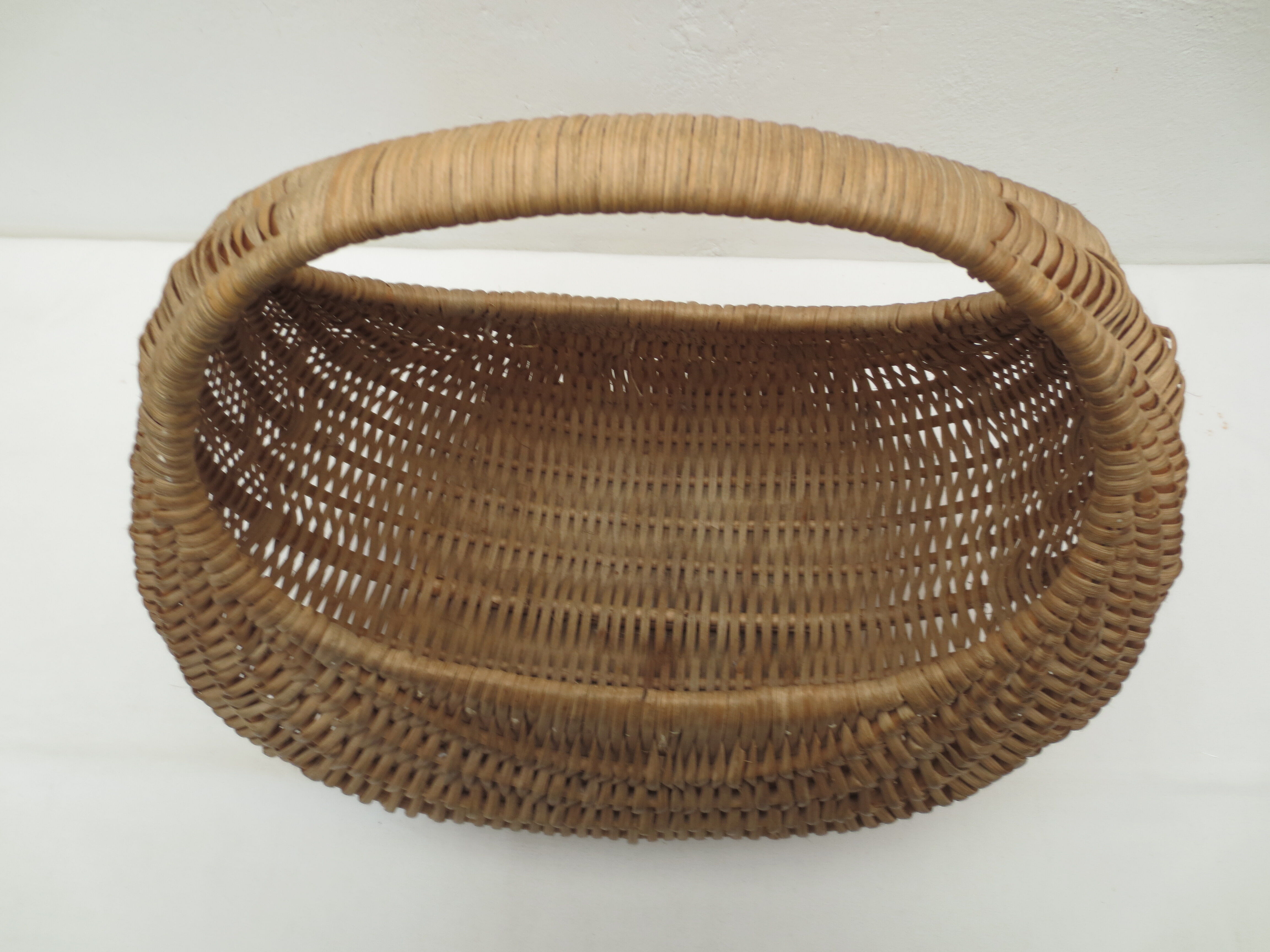 Gondola basket of the 60s in quality woven wicker