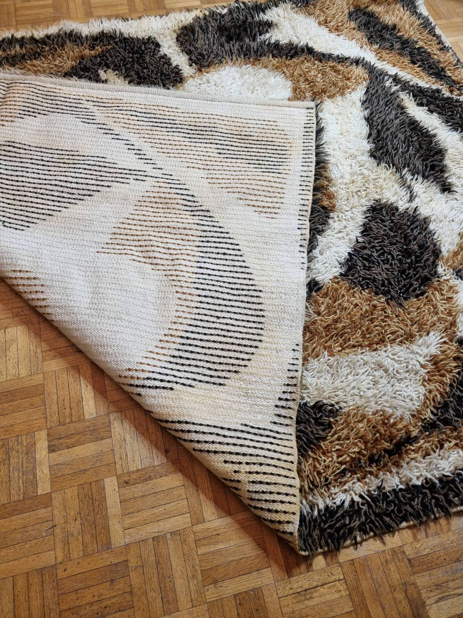 Vintage carpet with abstract patterns 219 cm x 169 cm