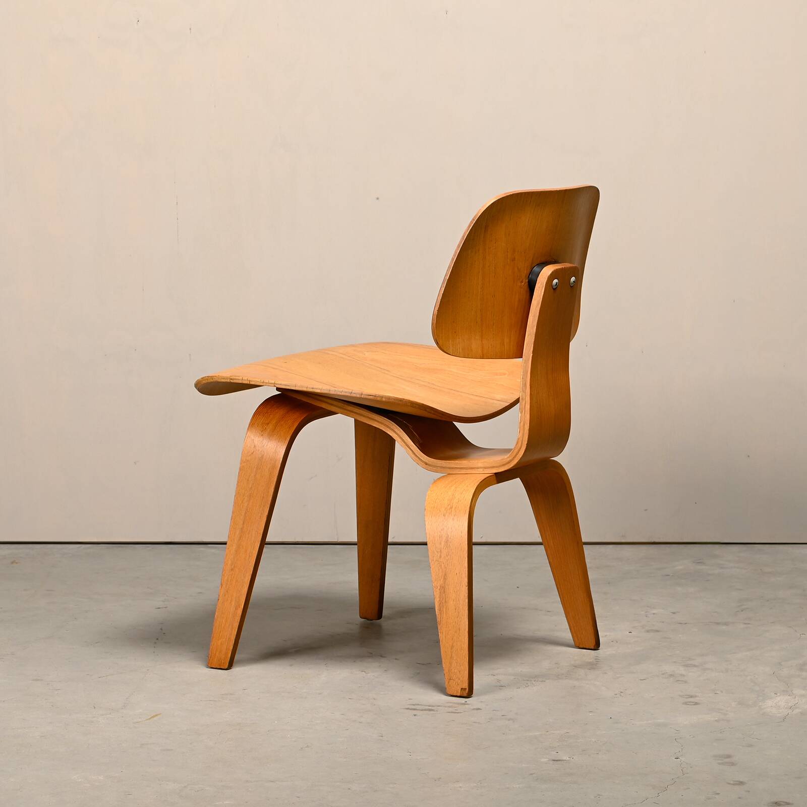 Charles and Ray Eames Early DCW Ash Plywood Dining Chair for Herman Miller