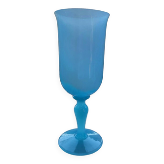 Vase calice opaline bleue