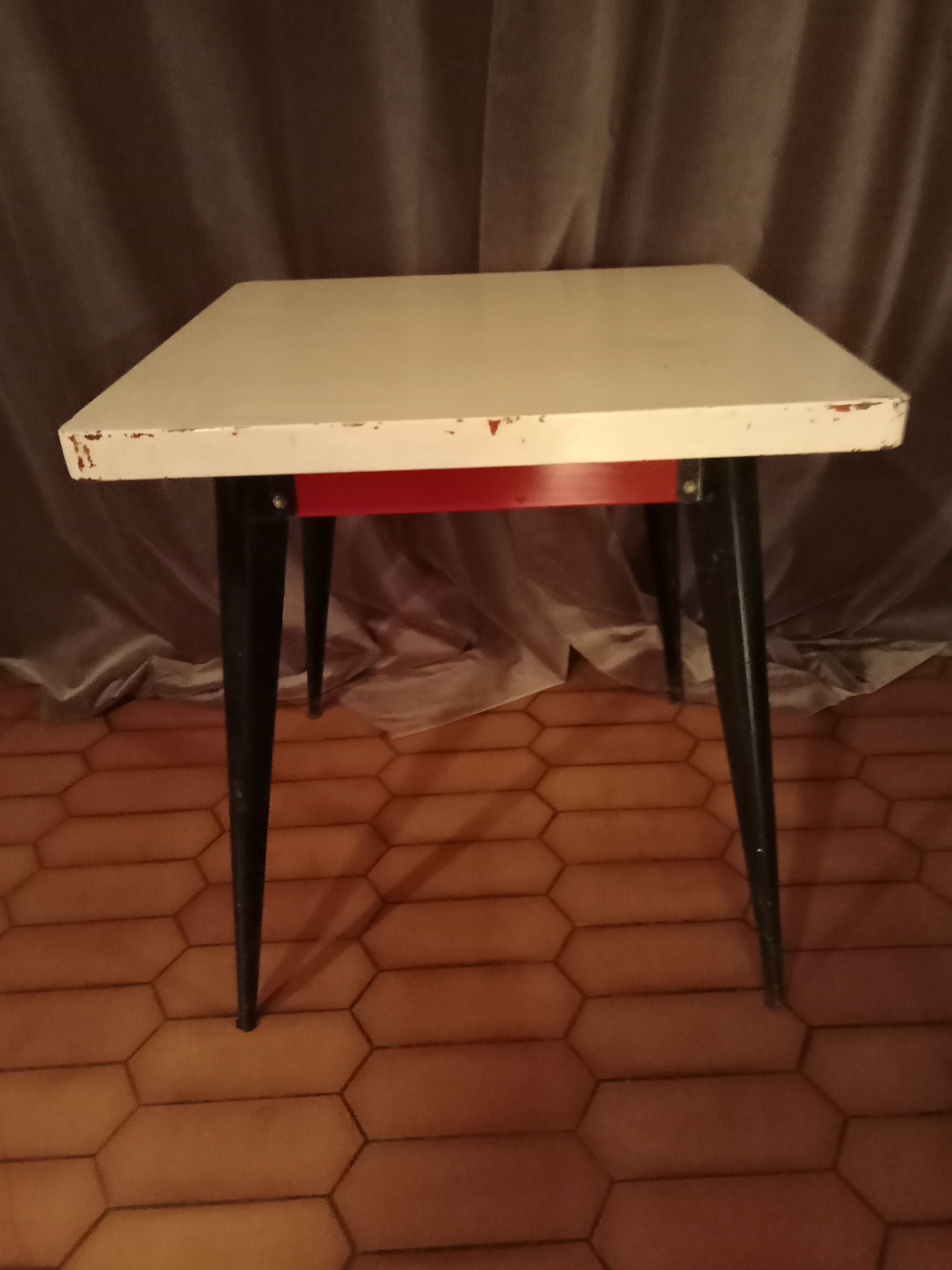 Table Tolix T55 by Xavier Pauchard