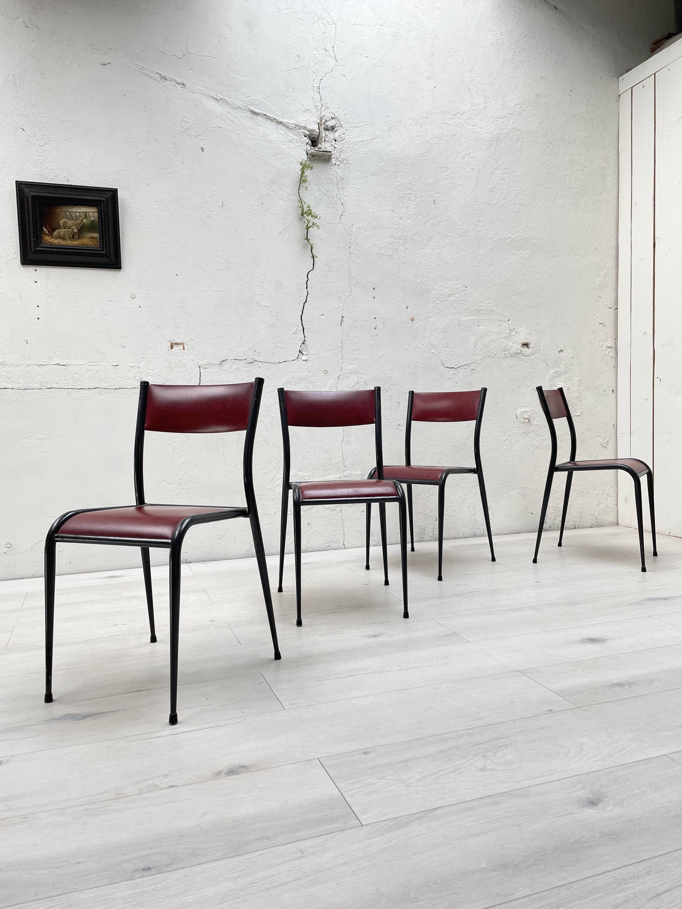 Suite de 4 chaises vintage Mullca 510.