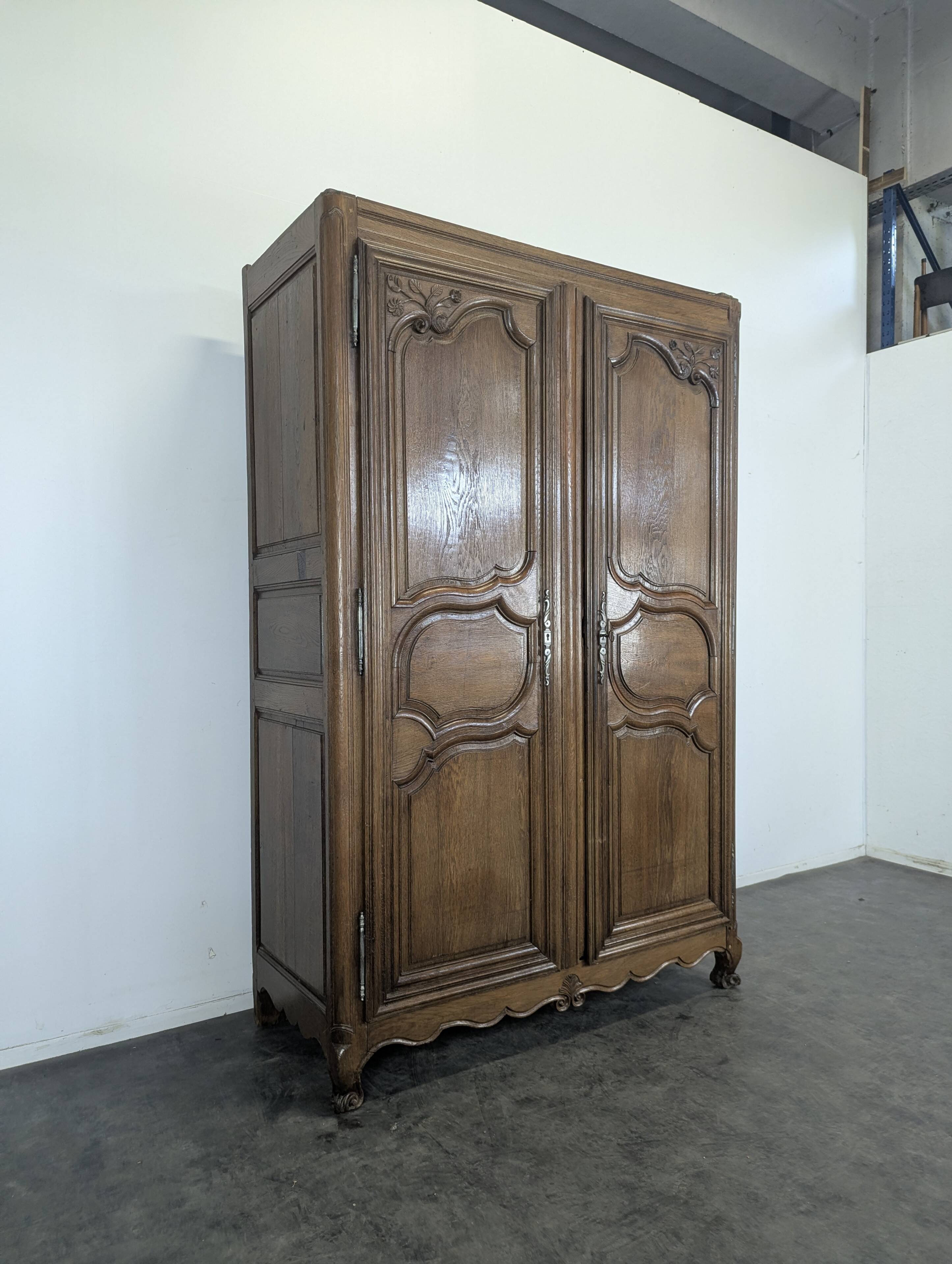 Solid oak wardrobe in Louis XV style