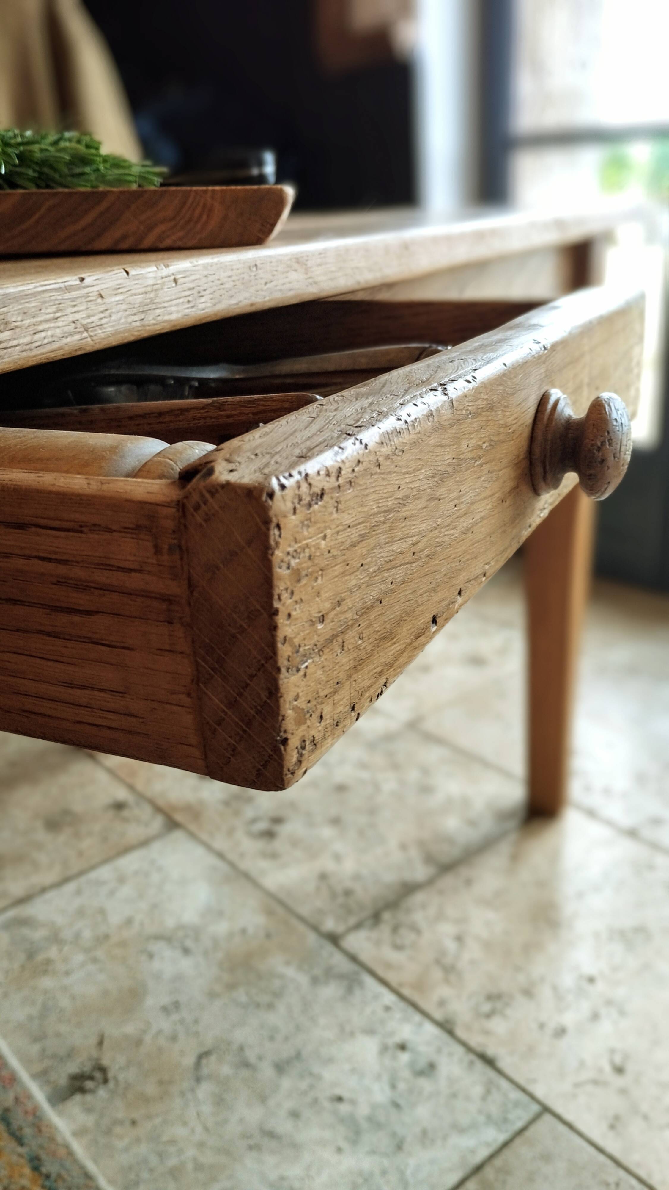 Table de ferme en chêne massif patiné 190 cm x 80 cm
