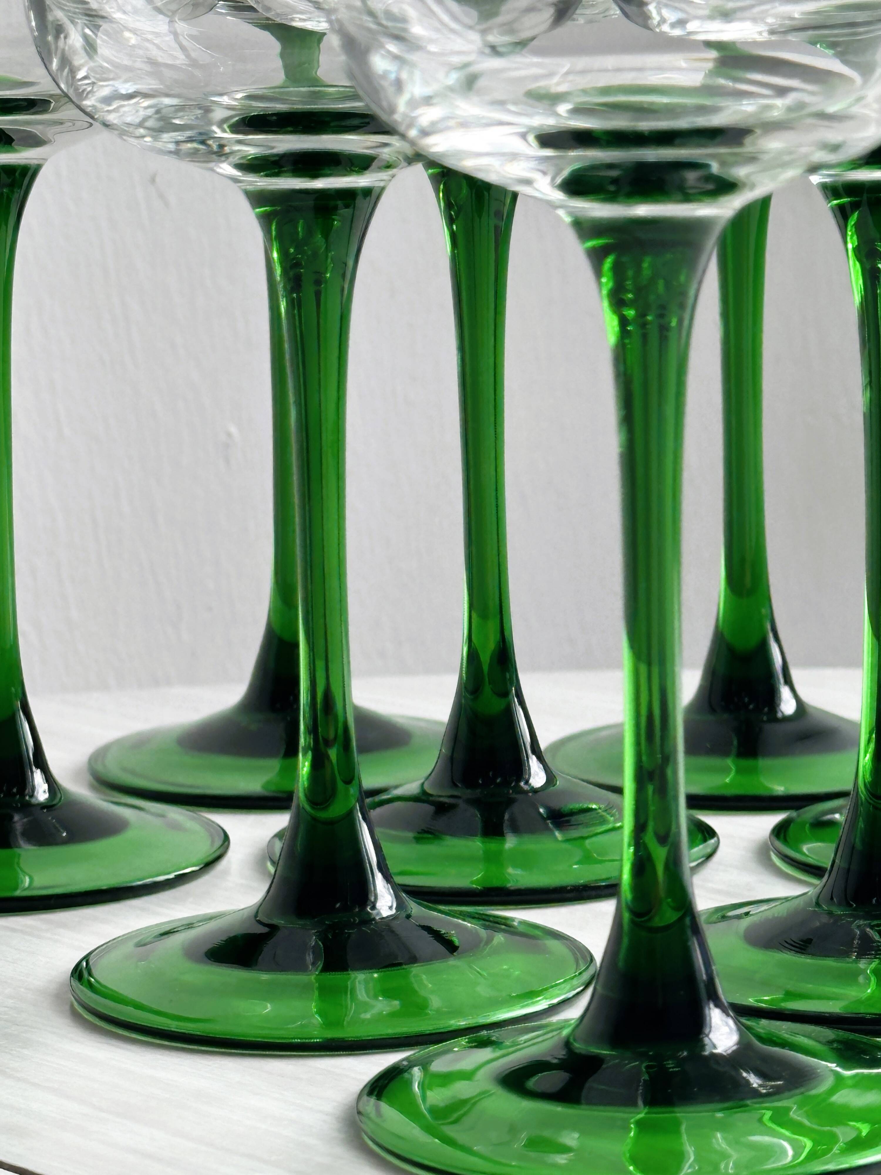 8 stemmed glasses with green stems, Alsatian wine glasses.