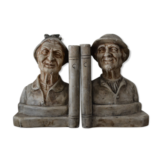 Book-clamps couple of realistic old men in plaster