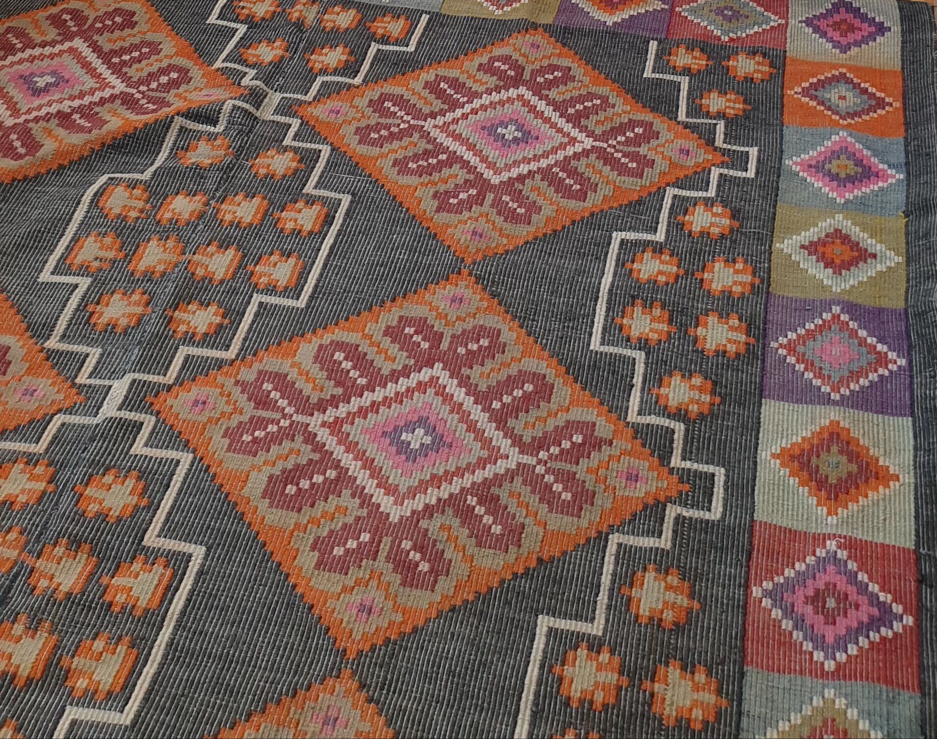 Tapis roumain en laine 200x156cm