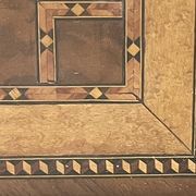 Grand plateau vintage,  marqueterie de bois sous verre