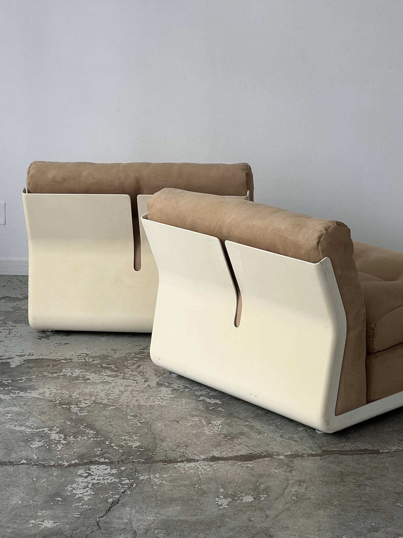 Pair of Amanta low chairs by Mario Bellini for C&B Italia, 1960s.