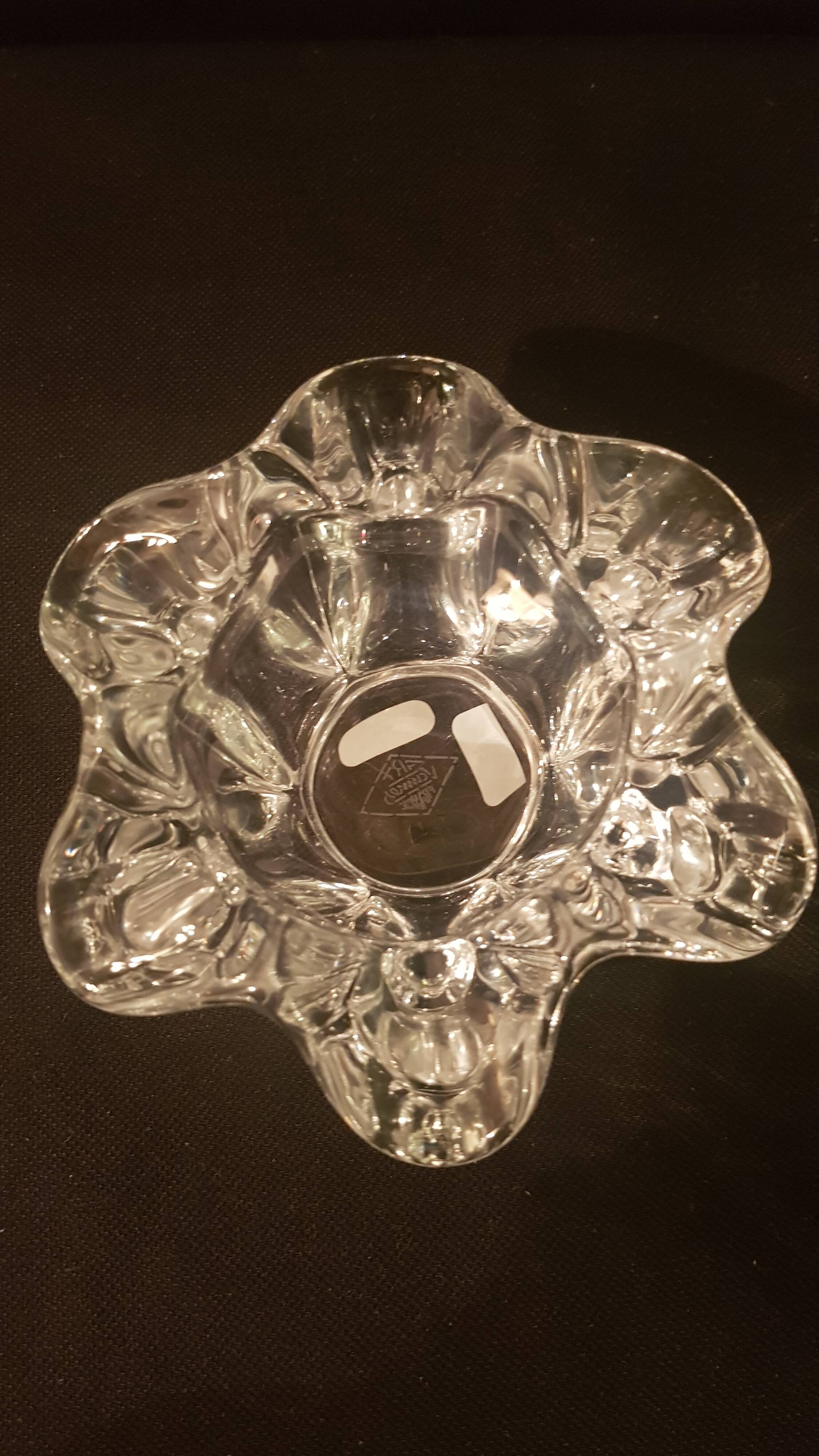 Corolla-shaped ashtray and pocket tray, Vannes Le Chatel crystal (A 240)