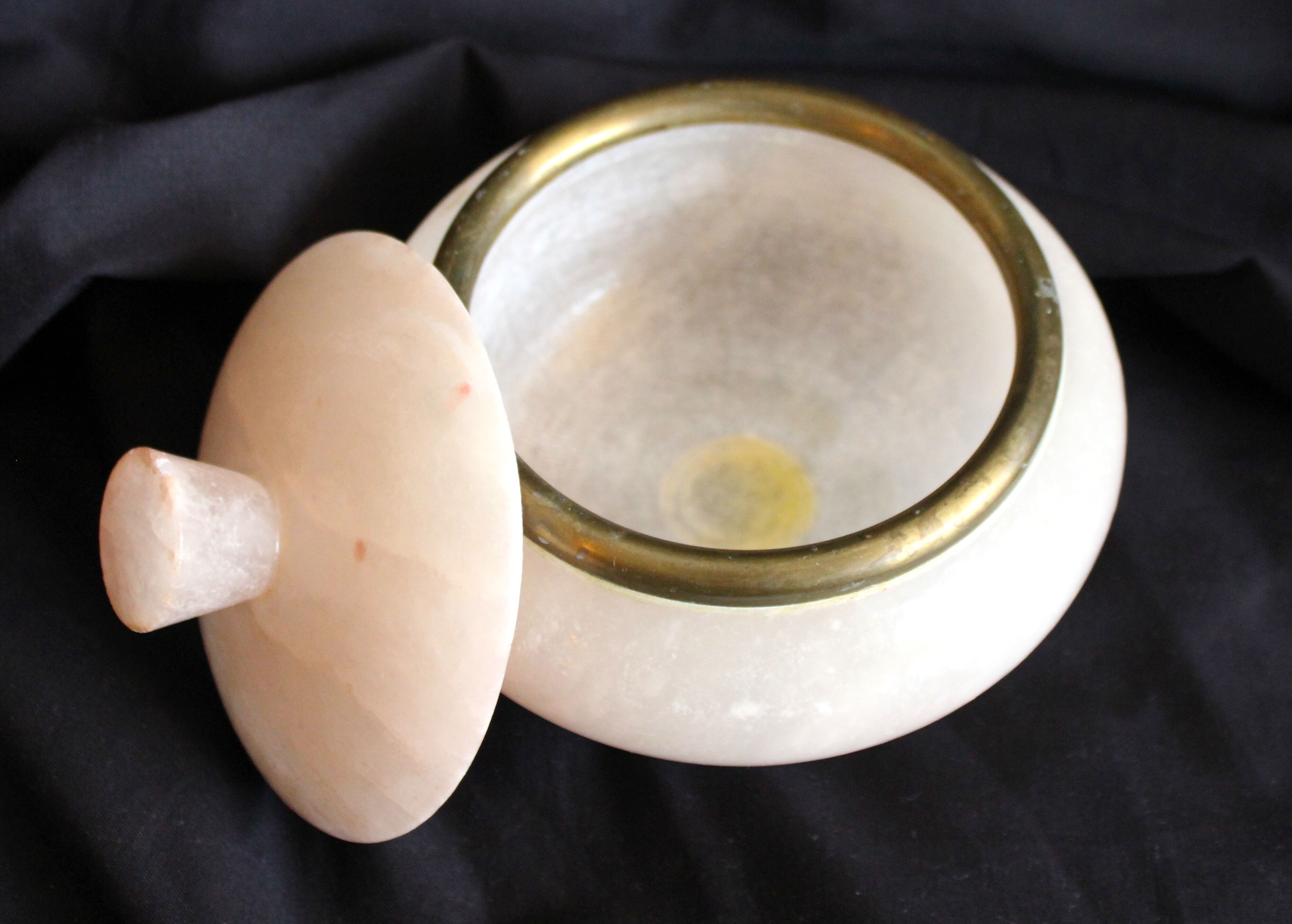 Pink opaline candy maker