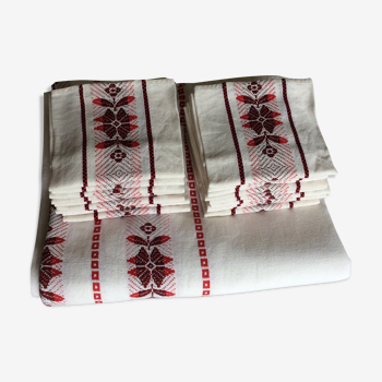 Rectangular tablecloth and its 18 towels - vintage Basque linen