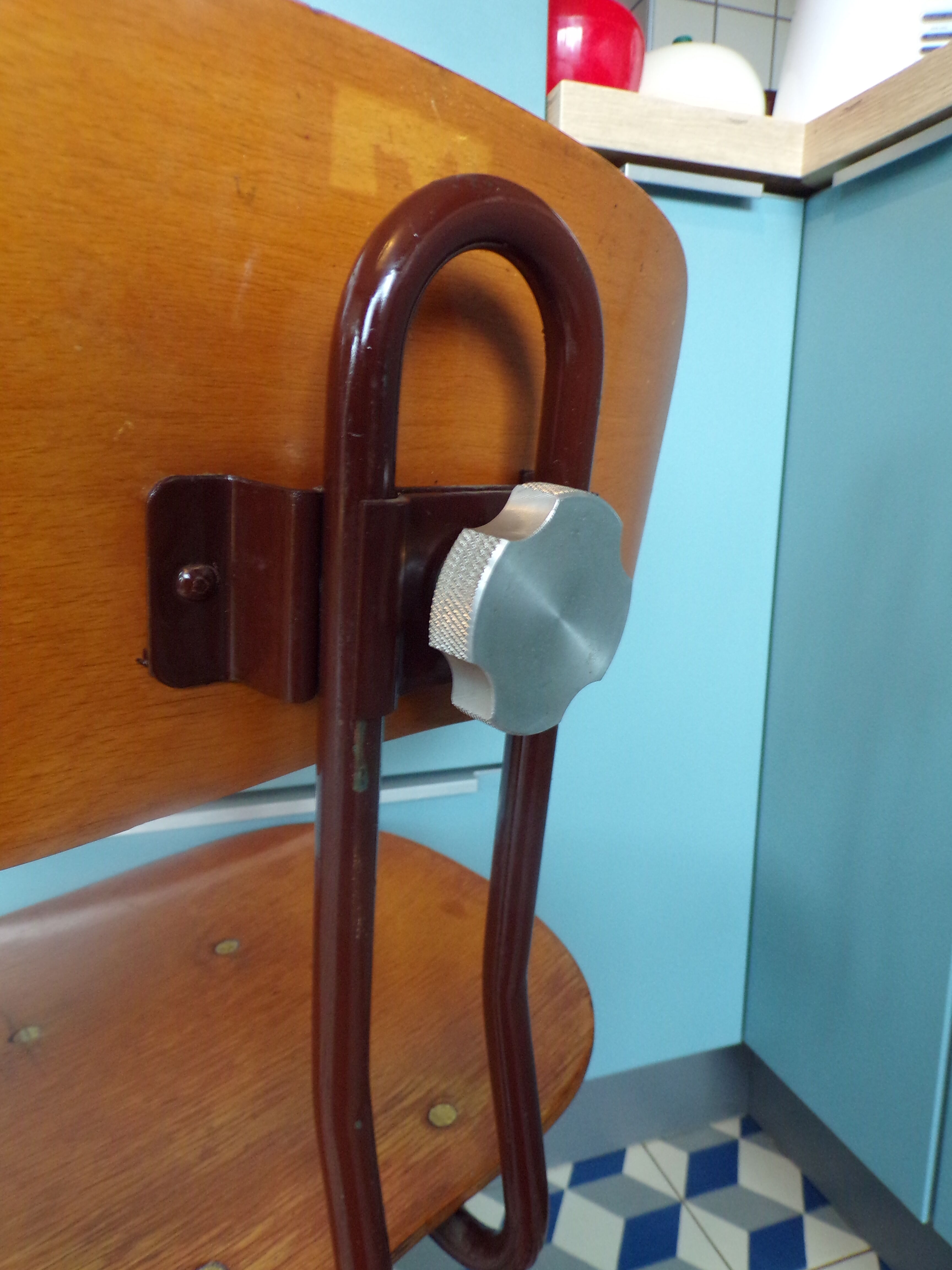 Former screw workshop chair