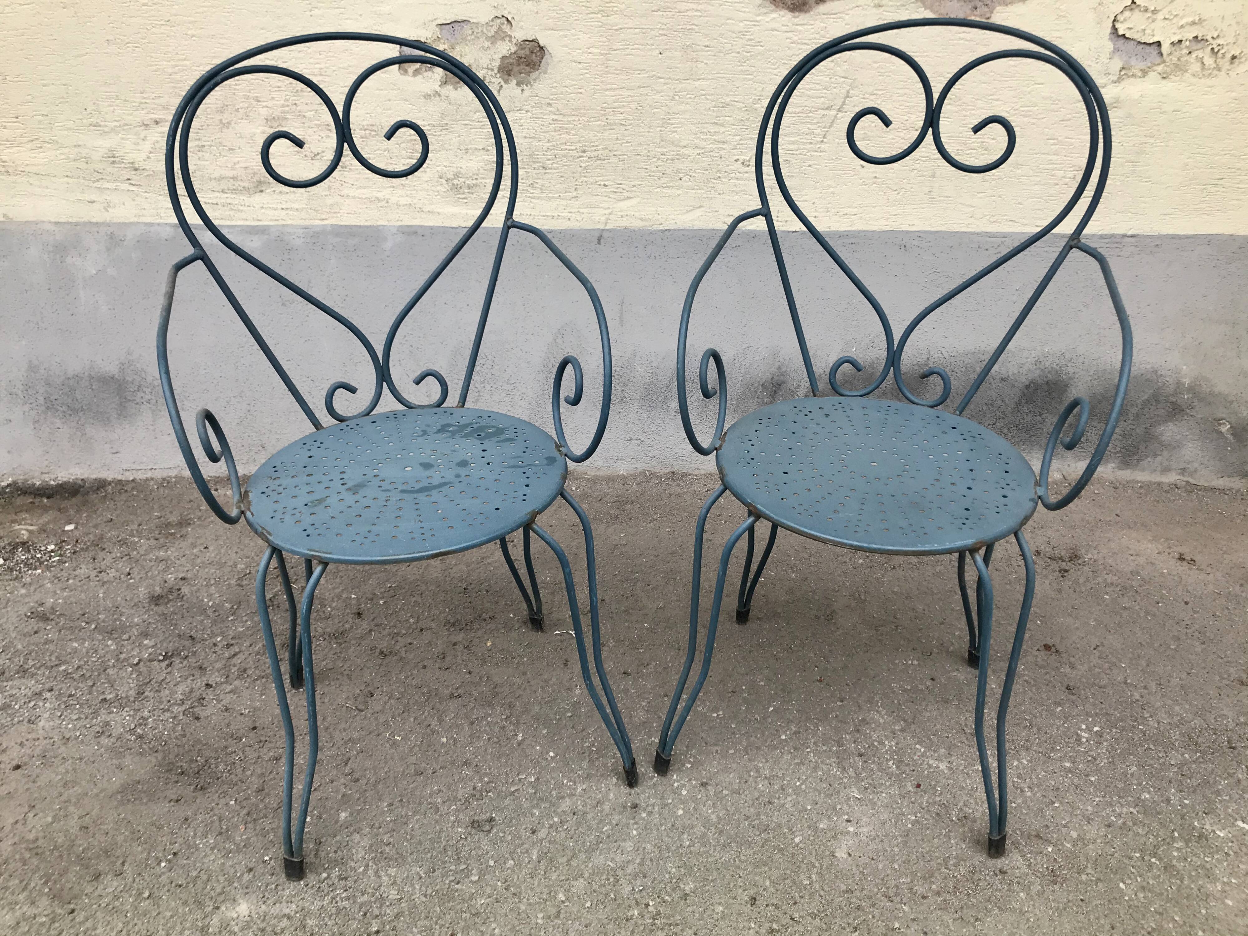 1 Table and 2 wrought iron garden chairs 1950 vintage